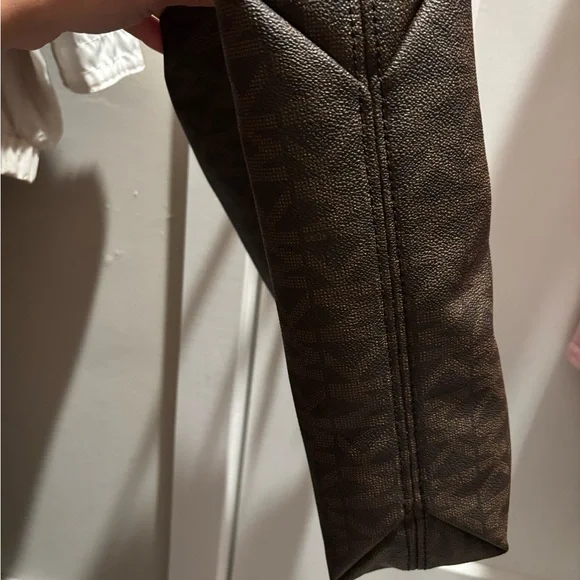 Michael Kors Brown Signature Jet Set Bag - Picture 7 of 7